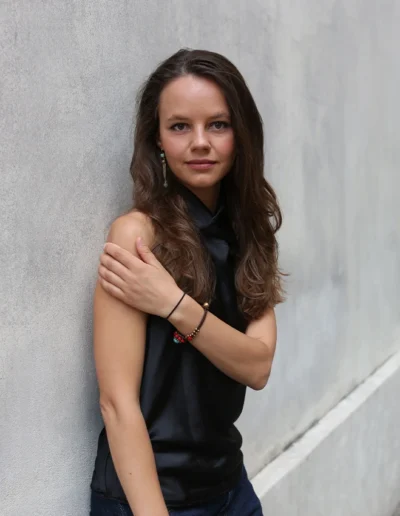 Portrait violinist Galina Lanskaia outdoor shooting Paris